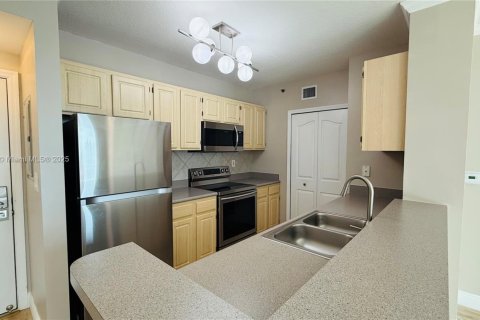 Condo in Miami, Florida, 1 bedroom  № 1980247 - photo 4