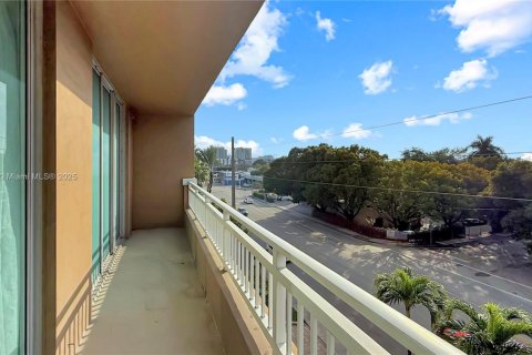 Condo in Miami, Florida, 1 bedroom  № 1980247 - photo 14