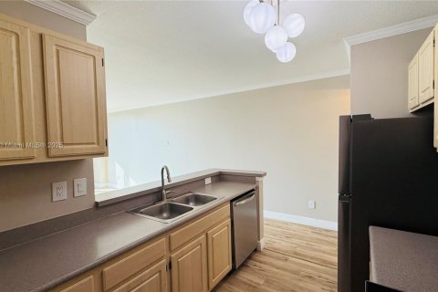 Condo in Miami, Florida, 1 bedroom  № 1980247 - photo 6