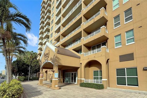 Condo in Miami, Florida, 1 bedroom  № 1980247 - photo 23