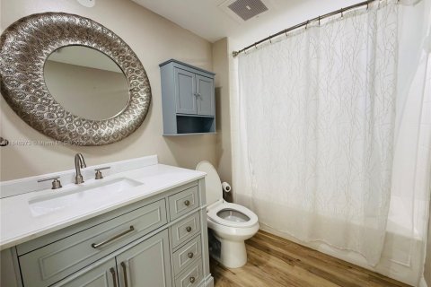 Condo in Miami, Florida, 1 bedroom  № 1980247 - photo 10