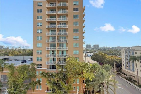 Condo in Miami, Florida, 1 bedroom  № 1980247 - photo 25