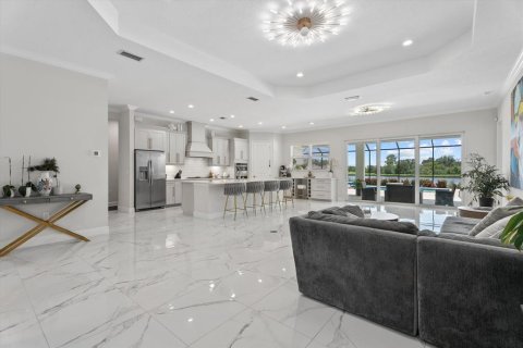 House in Sarasota, Florida 4 bedrooms, 265.79 sq.m. № 2259356 - photo 6
