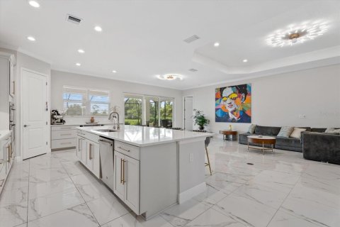 House in Sarasota, Florida 4 bedrooms, 265.79 sq.m. № 2259356 - photo 13