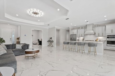 House in Sarasota, Florida 4 bedrooms, 265.79 sq.m. № 2259356 - photo 10