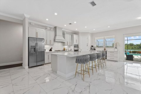 House in Sarasota, Florida 4 bedrooms, 265.79 sq.m. № 2259356 - photo 12