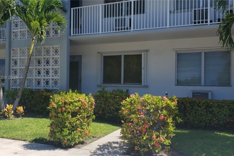 Купить кондоминиум в Форт-Лодердейл, Флорида 1 спальня, 55.74м2, № 2008470 - фото 3