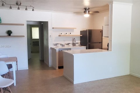 Кондоминиум с 1 спальней в Форт-Лодердейл, Флорида № 2008470