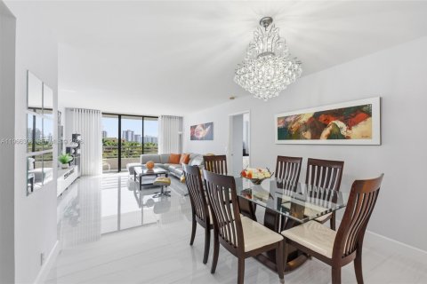 Condominio en venta en Aventura, Florida, 2 dormitorios, 105.35 m2 № 2030072 - foto 9