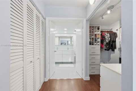 Condominio en venta en Aventura, Florida, 2 dormitorios, 105.35 m2 № 2030072 - foto 18