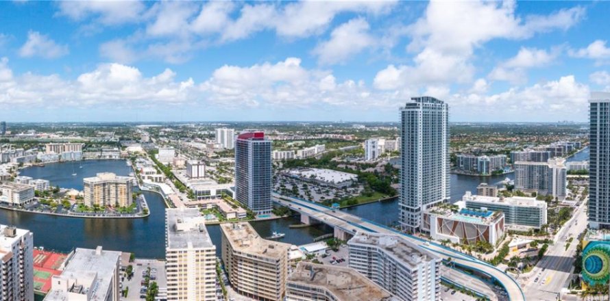 Condominio en Hallandale Beach, Florida, 3 dormitorios № 1715237