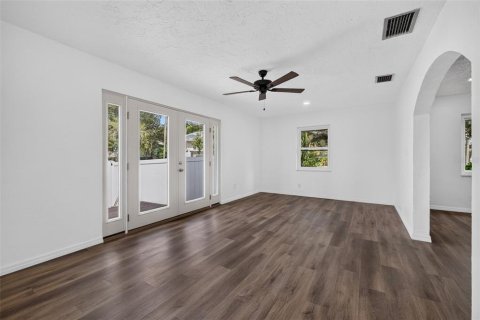 Villa ou maison à vendre à Saint Petersburg, Floride: 3 chambres, 144.18 m2 № 2400443 - photo 15