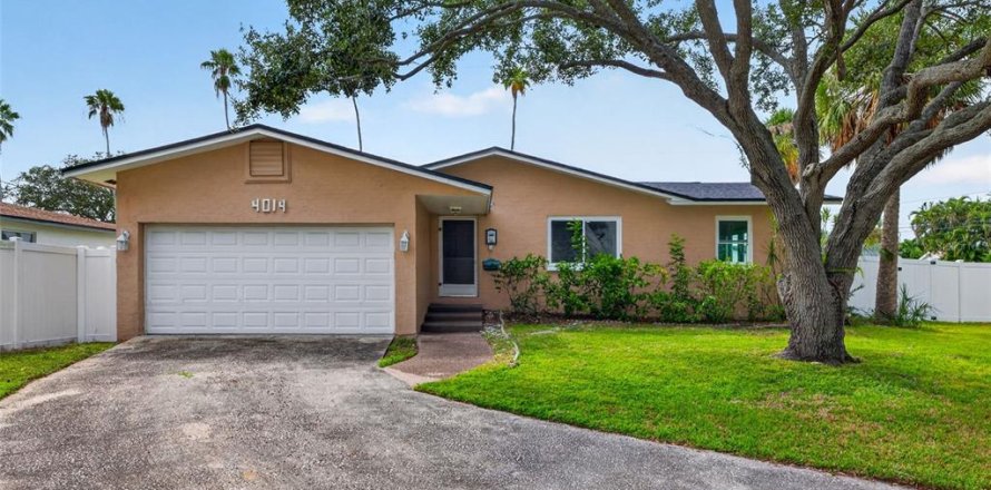 Villa ou maison à Saint Petersburg, Floride 3 chambres, 144.18 m2 № 2400443
