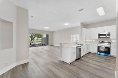 Casa en venta en Royal Palm Beach, Florida, 3 dormitorios, 149.85 m2 № 2316384 - foto 13
