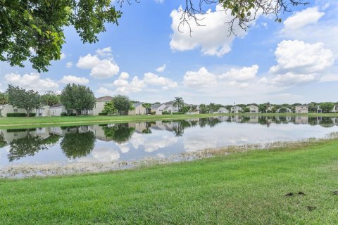 Casa en venta en Royal Palm Beach, Florida, 3 dormitorios, 149.85 m2 № 2316384 - foto 2