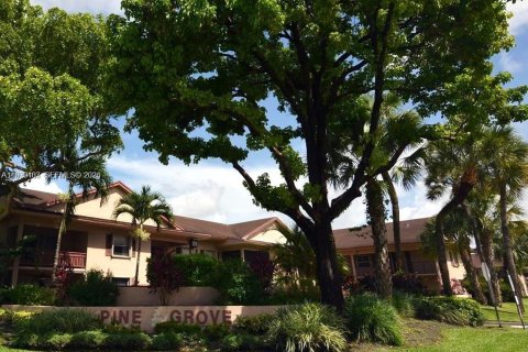 Кондоминиум с 2 спальнями в Майами, Флорида № 2046214