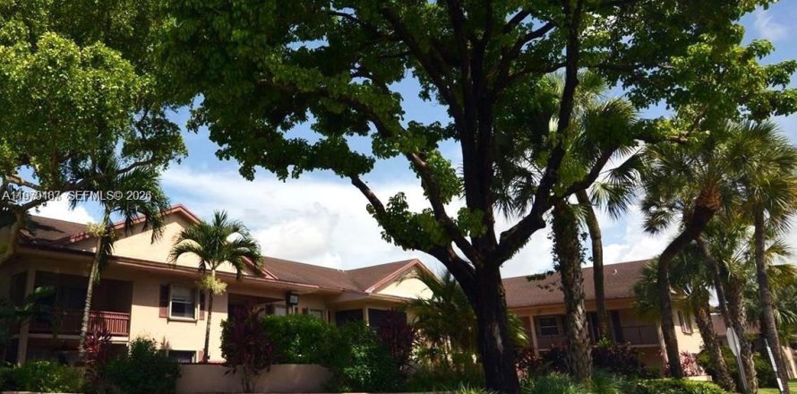 Кондоминиум с 2 спальнями в Майами, Флорида № 2046214