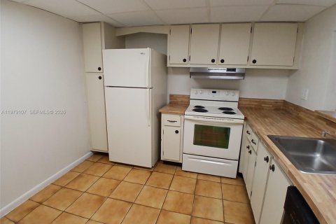 Снять в аренду кондоминиум в Майами, Флорида 2 спальни, 91.6м2, № 2046214 - фото 4