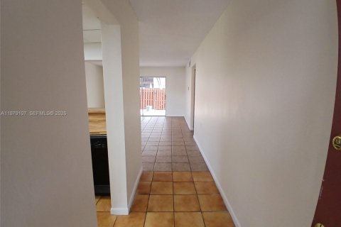 Снять в аренду кондоминиум в Майами, Флорида 2 спальни, 91.6м2, № 2046214 - фото 2