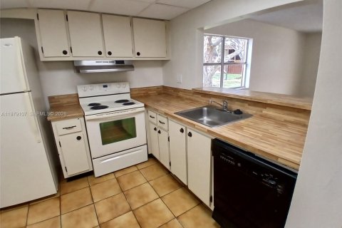 Снять в аренду кондоминиум в Майами, Флорида 2 спальни, 91.6м2, № 2046214 - фото 3