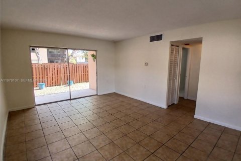 Снять в аренду кондоминиум в Майами, Флорида 2 спальни, 91.6м2, № 2046214 - фото 5