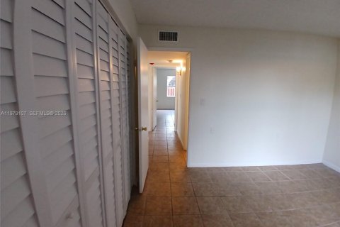 Снять в аренду кондоминиум в Майами, Флорида 2 спальни, 91.6м2, № 2046214 - фото 8