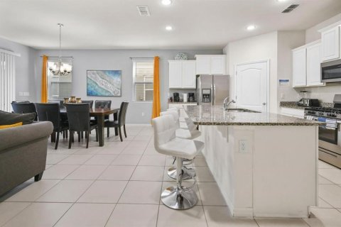 House in Davenport, Florida 7 bedrooms, 337.42 sq.m. № 1907879 - photo 6