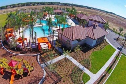 House in Davenport, Florida 7 bedrooms, 337.42 sq.m. № 1907879 - photo 30