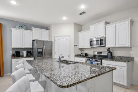 House in Davenport, Florida 7 bedrooms, 337.42 sq.m. № 1907879 - photo 3