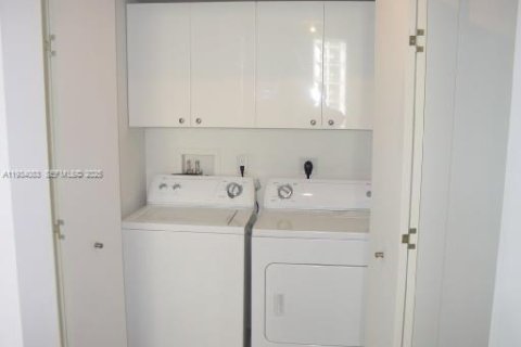 Купить кондоминиум в Майами, Флорида 2 спальни, 139.82м2, № 2035424 - фото 25