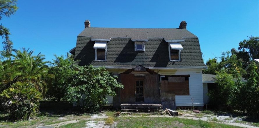 Дом в Аркадия, Флорида 7 комнат, 206.89м2 № 2099215