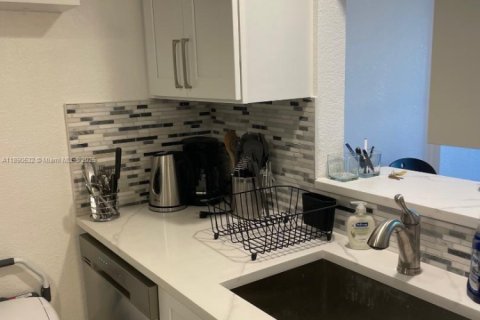 Copropriété à louer à Palm Beach, Floride: 43.2 m2 № 2169736 - photo 12