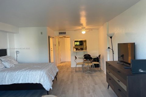 Copropriété à louer à Palm Beach, Floride: 43.2 m2 № 2169736 - photo 10