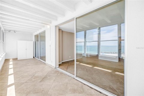 Copropriété à vendre à Saint Pete Beach, Floride: 1 chambre, 78.13 m2 № 2347379 - photo 21