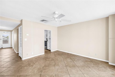 Copropriété à vendre à Saint Pete Beach, Floride: 1 chambre, 78.13 m2 № 2347379 - photo 16