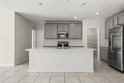 House in Davenport, Florida 6 bedrooms, 239.22 sq.m. № 2151565 - photo 5