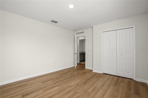 House in Davenport, Florida 6 bedrooms, 239.22 sq.m. № 2151565 - photo 27