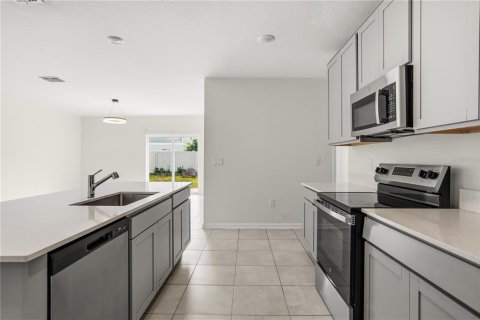 House in Davenport, Florida 6 bedrooms, 239.22 sq.m. № 2151565 - photo 9