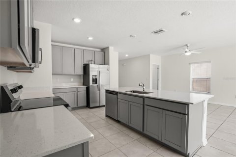 House in Davenport, Florida 6 bedrooms, 239.22 sq.m. № 2151565 - photo 6