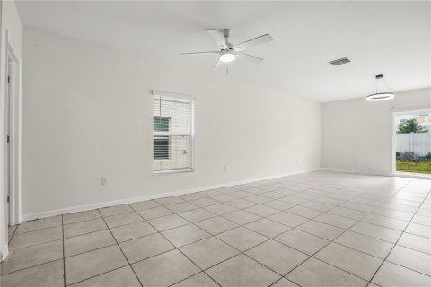 House in Davenport, Florida 6 bedrooms, 239.22 sq.m. № 2151565 - photo 8