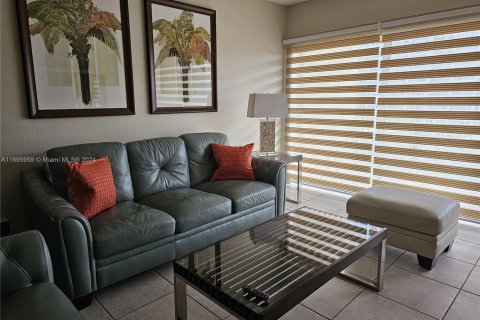 Apartment in Hallandale Beach, Florida 2 bedrooms, 115.2 sq.m. № 1872197 - photo 5