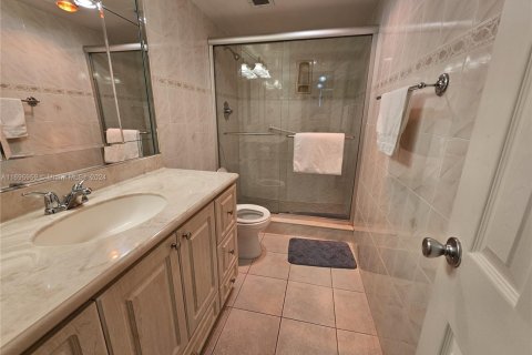 Apartment in Hallandale Beach, Florida 2 bedrooms, 115.2 sq.m. № 1872197 - photo 12