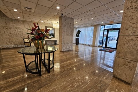 Apartment in Hallandale Beach, Florida 2 bedrooms, 115.2 sq.m. № 1872197 - photo 18