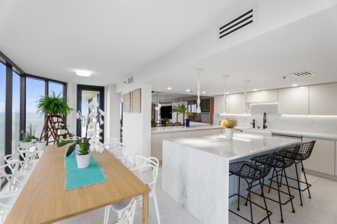 Condo in Hutchinson Island South, Florida, 3 bedrooms № 2192193 - photo 20