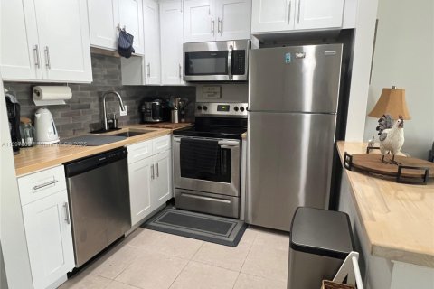 Снять в аренду кондоминиум в Уэст-Палм-Бич, Флорида 1 спальня, 54.35м2, № 1949815 - фото 2