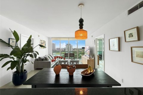 Condo in Miami, Florida, 2 bedrooms  № 2001689 - photo 11