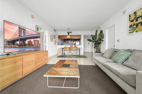 Condo in Miami, Florida, 2 bedrooms  № 2001689 - photo 6