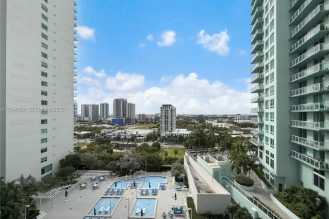 Condo in Miami, Florida, 2 bedrooms  № 2001689 - photo 5