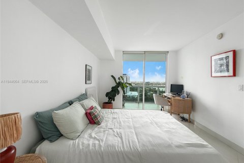 Condo in Miami, Florida, 2 bedrooms  № 2001689 - photo 16