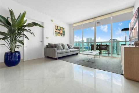 Condo in Miami, Florida, 2 bedrooms  № 2001689 - photo 2